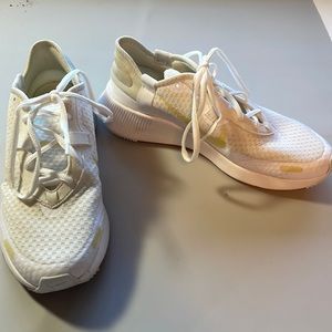 Only worn once Nike 72 sneakers. US women’s size 8.5